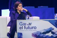 Saénz de Santamaría invita a un diálogo sincero entre presidentes de CCAA sobre grandes temas