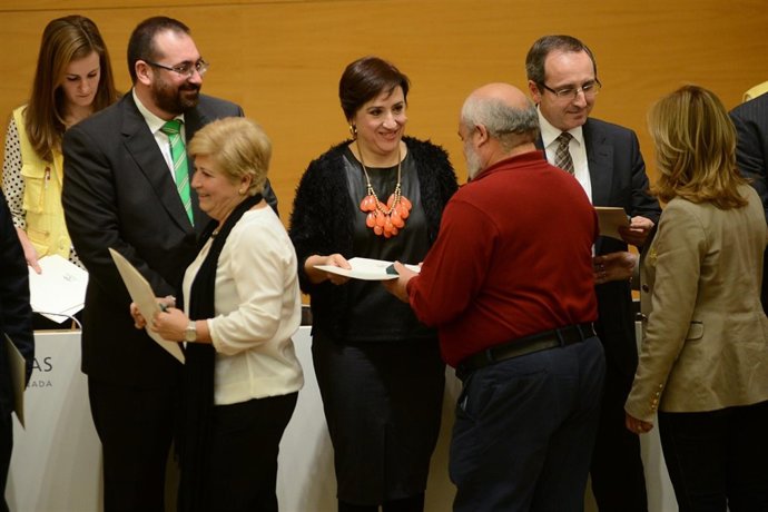Sandra García en el homenaje al personal educativo jubilado