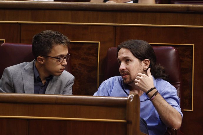 Errejón y Pablo Iglesias en el debate de investidura en el Congreso