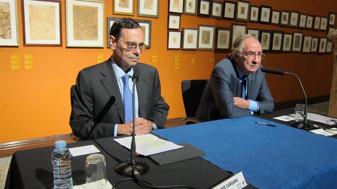 Jaime Caruana y Amado Franco, en el Patio de la Infanta de Ibercaja