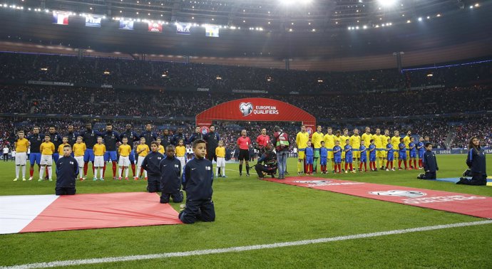 Estadio de Francia guarda un minuto de silencio antes del Francia-Suecia