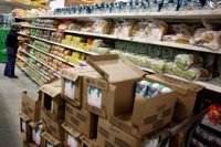 El Gobierno de Venezuela llena las tiendas de productos navideños en plena crisis de abastecimiento