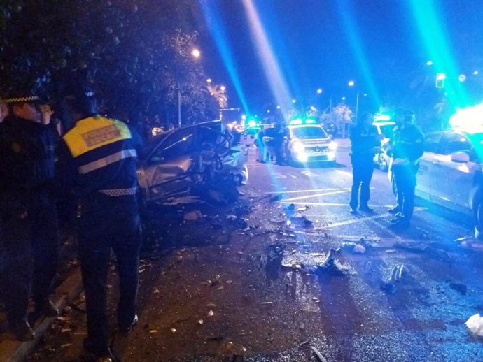 Accidente múltiple a la altura de la calle Torcuato Luca de Tena (Sevilla)