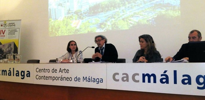 Pilar Vicente (a la izquierda), en IV Forum de Ciudades y Territorios Creativos