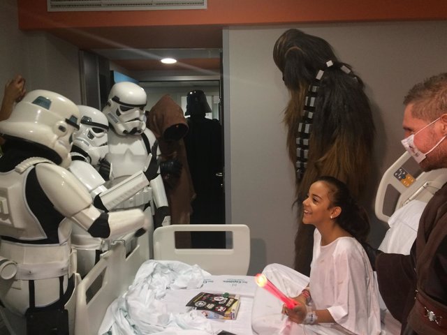 Visita de Star Wars a los niños de son Espases