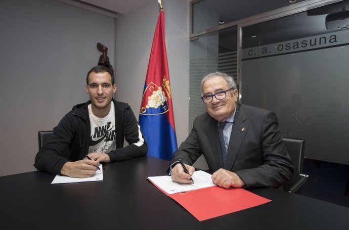 Unai García renueva con Osasuna hasta 2019
