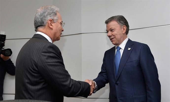 Álvaro Uribe y Juan Manuel Santos