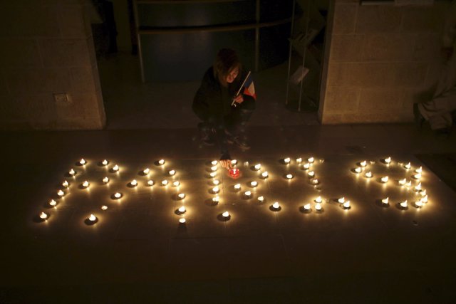 Homenaje a las víctimas de los atentados de París