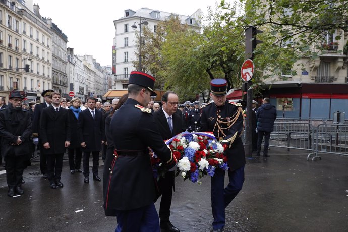 Homenaje a víctimas aniversario de París