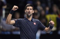 Djokovic sufre para superar a Thiem y Raonic despacha a Monfils