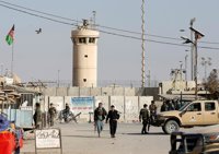 El atentado en Bagram habría sido obra de un antiguo talibán que trabajaba en la base