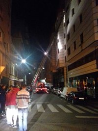 Un muerto y 13 heridos tras un incendio y posterior explosión en una vivienda en Cáceres