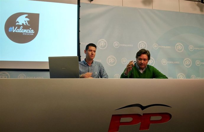 Luis Santamaría y Quique Martínez presentando la campaña 'Valencia Escucha'