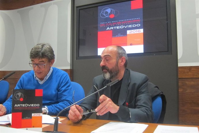 El edil de Cultura, Sánchez Ramos y el director de ArteOviedo, Iván Dasto