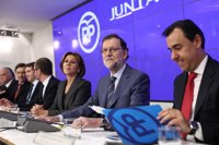 Rajoy dice que la política económica debe ser "sustancialmente la anterior" y pide al PSOE que no le bloquee