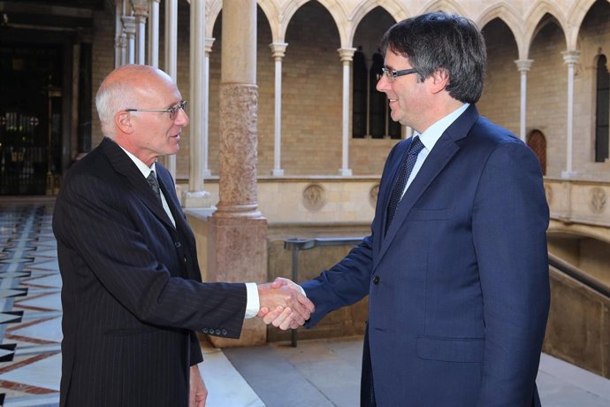 Matthew Levil y Carles Puigdemont