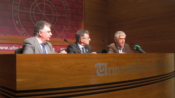 El delegado de la Junta en Huelva, Francisco Romero,Francisco Ruiz y Juan Campos