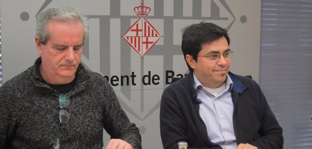 El teniente de alcalde de Barcelona Gerardo Pisarello y el comisionado Jordi Via