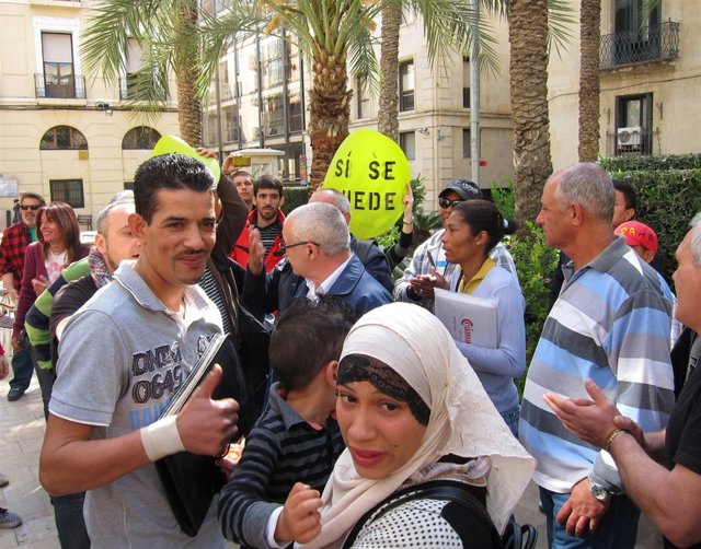 Varios afectados por procesos de desahucio ante el Patronato de Vivienda