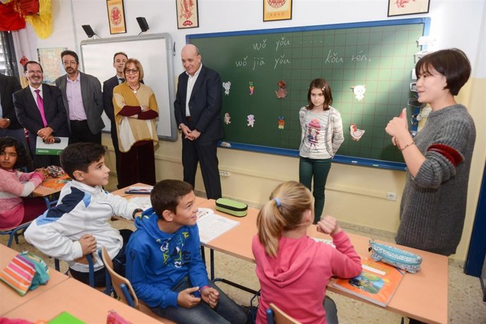 Adelaida de la Calle, en el instituto Miguel de Cervantes de Armilla