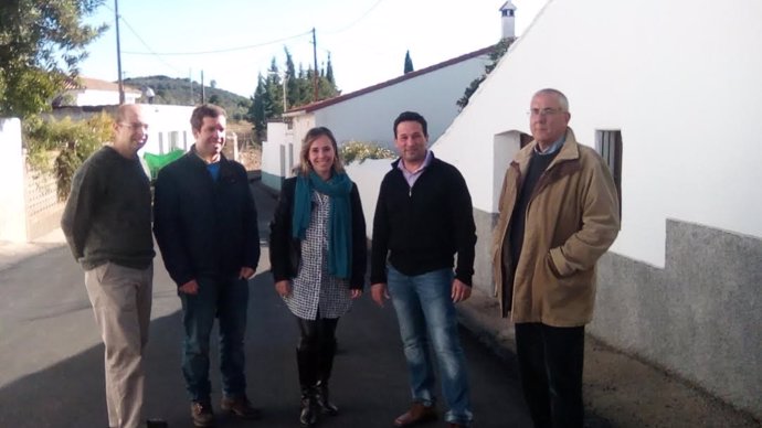 La diputada onubense Laura Martín en Higuera de la Sierra.