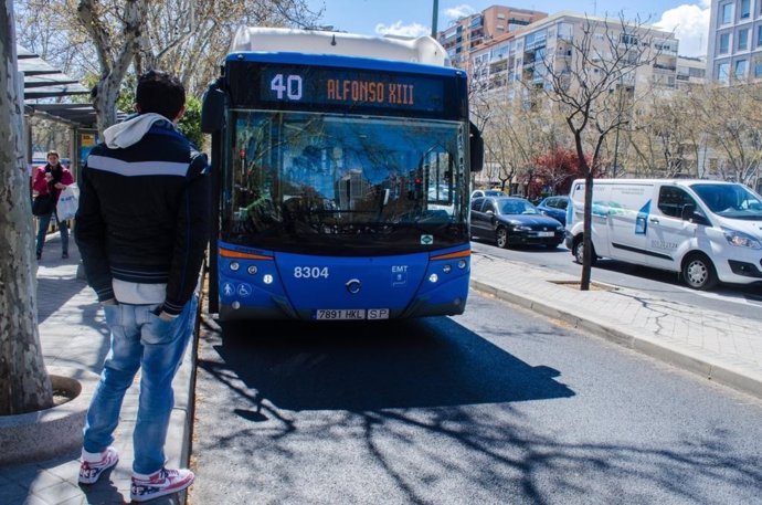 Parada de autobús, EMT, autobuses, carril bus, calle, transporte público