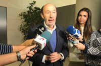 Alfredo Pérez Rubalcaba defiende mantener la relación PSC-PSOE y "no revisarla"