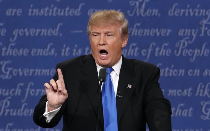 Donald Trump durante el debate con Clinton