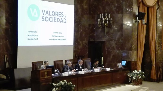 María San Gil en un acto de la Fundación Valores y Sociedad