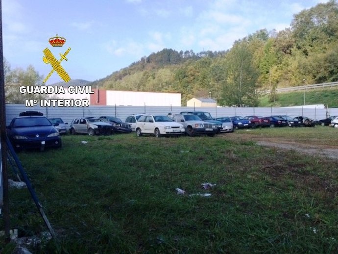 Desguace ilegal cerca del río Ter