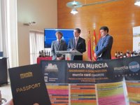 Un folleto con forma de pasaporte, una web y un vídeo promocionarán a Murcia como destino de congresos