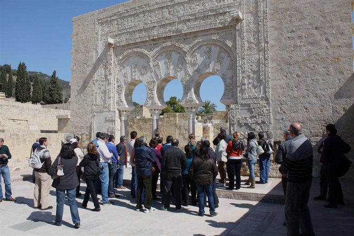 Turistas en Medina Azahara