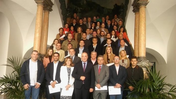 Ruiz (centro), junto a alcaldes de los municipios beneficiarios