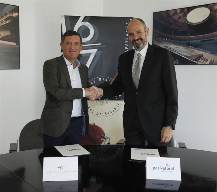 Firma del convenio entre el Maestranza y Gas Natural