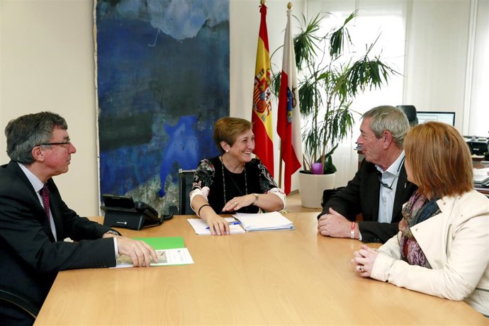 11:30Despacho de la consejeraLa consejera de Sanidad, María Luisa Real, recibe a