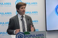 El PP acusa al PSOE de enriquecerse con la sanidad privada mientras defiende con palabras