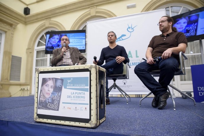 David Cánovas y Antonio Hernández representan 'La punta del iceberg' en Fical.