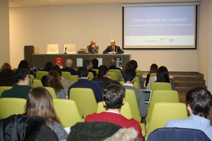 Carmoan (dcha.) y Linares, durante la inauguración de la jornada