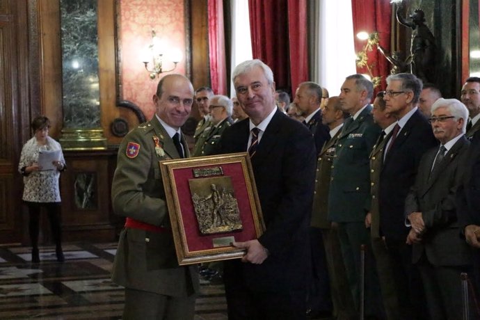 Gustavo Alcalde recibe el Premio General Palafox