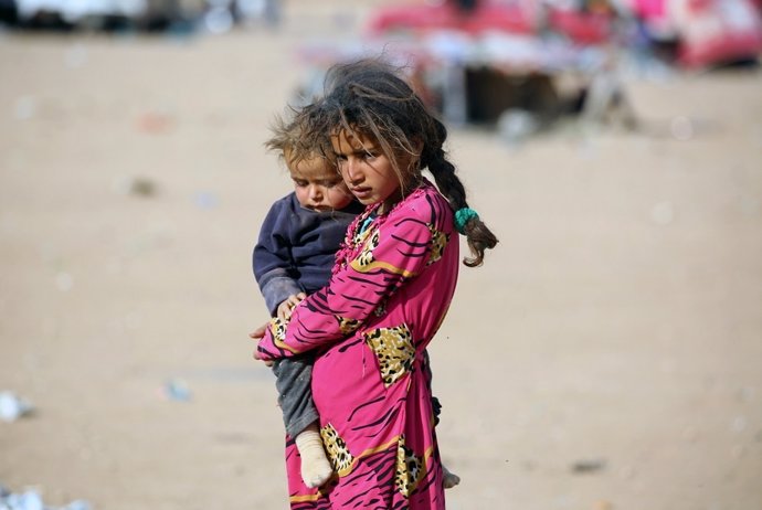 Niños desplazados por la ofensiva sobre Mosul