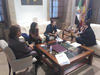 Podemos ve "muy difícil" entenderse con la Junta en los PGEx y alerta de que "otra vez sobreviene un pacto" con el PP