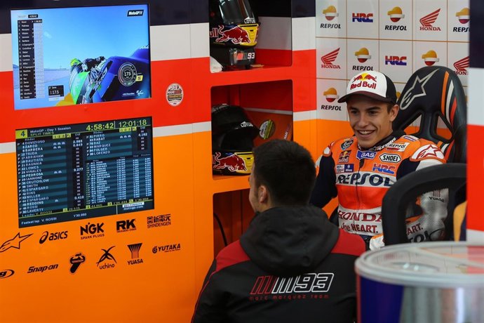 Marc Márquez en el box de Repsol Honda