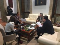 El PSOE destaca que en las reuniones se ha dado "un paso adelante" para que "en un mes y poco" Extremadura tenga PGEx