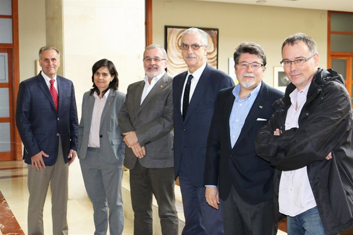 Nota UC Profesor Visitante Yale