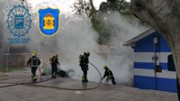 Detenido en Málaga por prender fuego a un centenar de neumáticos apilados y a una moto
