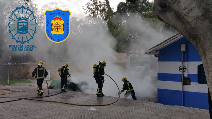 Bomberos sofocan incendio de neumáticos Málaga capital