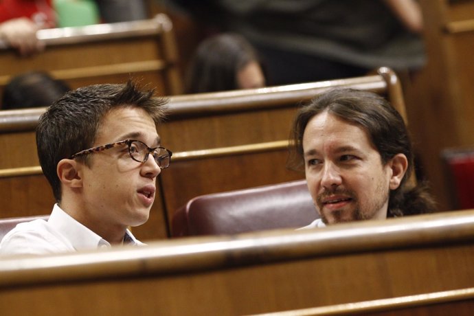 Errejón y Pablo Iglesias en el debate de investidura