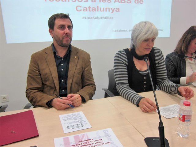 El conseller de Salud, Toni Comín, y la alcaldesa de Badalona, Dolors Sabater