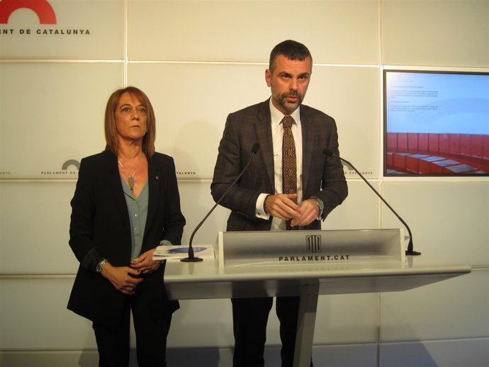 La dtora.Gral. Ester Franquesa y el conseller Santi Vila