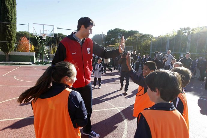 Sekulic (Fuenlabrada) durante su visita al colegio Sagrados Corazones
